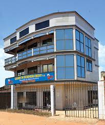 Butembo société : Une société de micro finance libère de l’hôpital de Matanda des malades indigents et rend visite aux orphelins