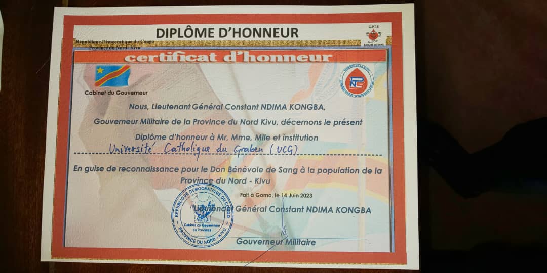 Butembo : pour  la mobilisation des volontaires donneurs de sang, l’UCG reçoit un diplôme de mérite