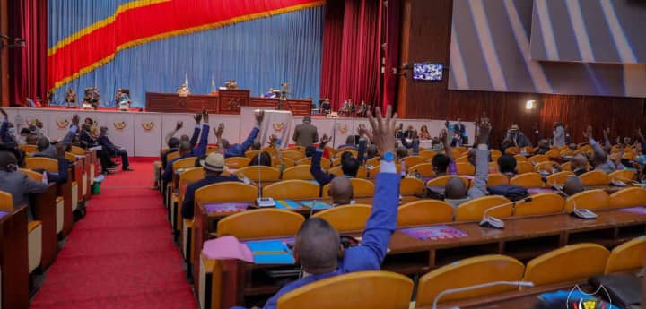 Nord-Kivu/Ituri : toute nouvelle prorogation de l’Etat de siège sans requalification est un acte d’irresponsabilité et de trahison  des élus du peuple (Député JP Lumbulumbu)
