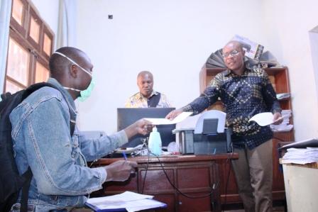 Butembo : les retraités de la CNSS touchent leur pension pour bien passer la fête de nouvel an